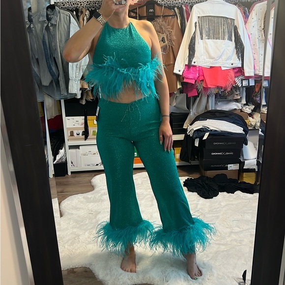 OSÉREE Lumière Feather-Trimmed Metallic Glitter Halter Top & Cropped Pants - Picture 9 of 15